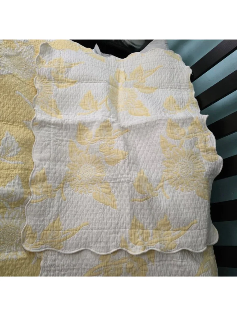 Yellow & White Floral Patterned Cotton Blend Full/Queen Quilt & Pillow Sham Set
